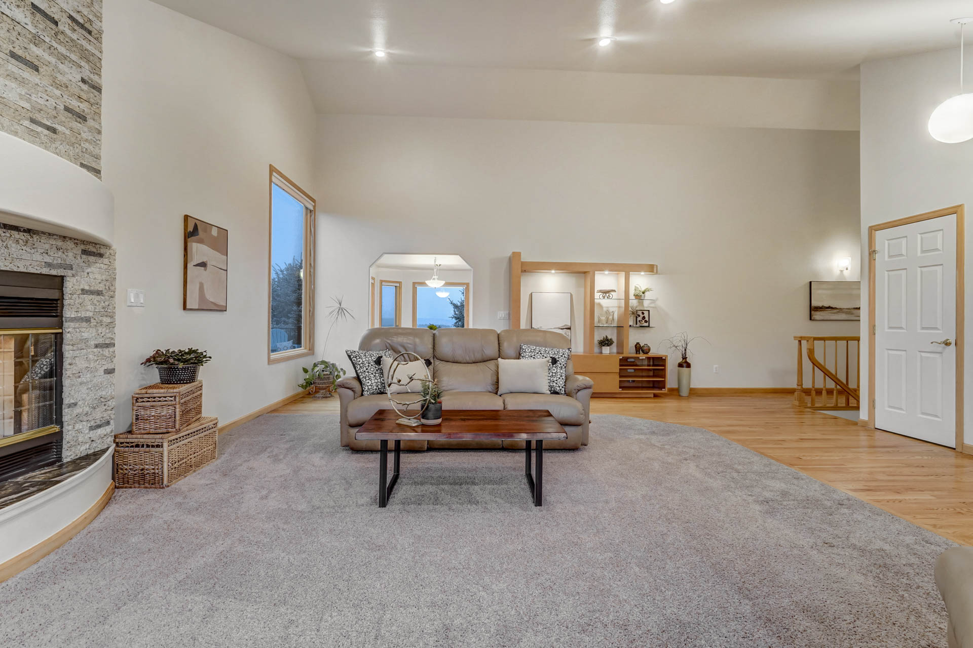 15855 Herring Rd presented by Danielle Frisbie – FēD