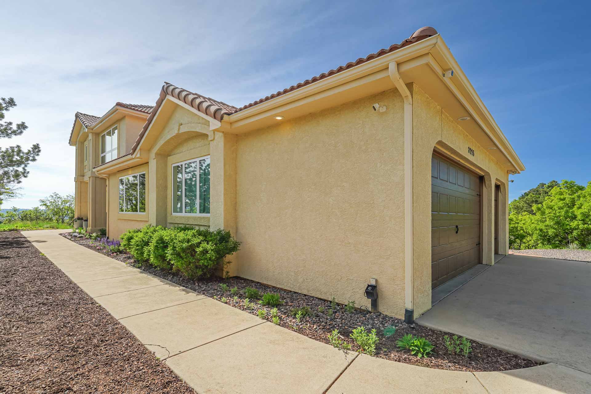 3215 W Woodmen Rd – FēD