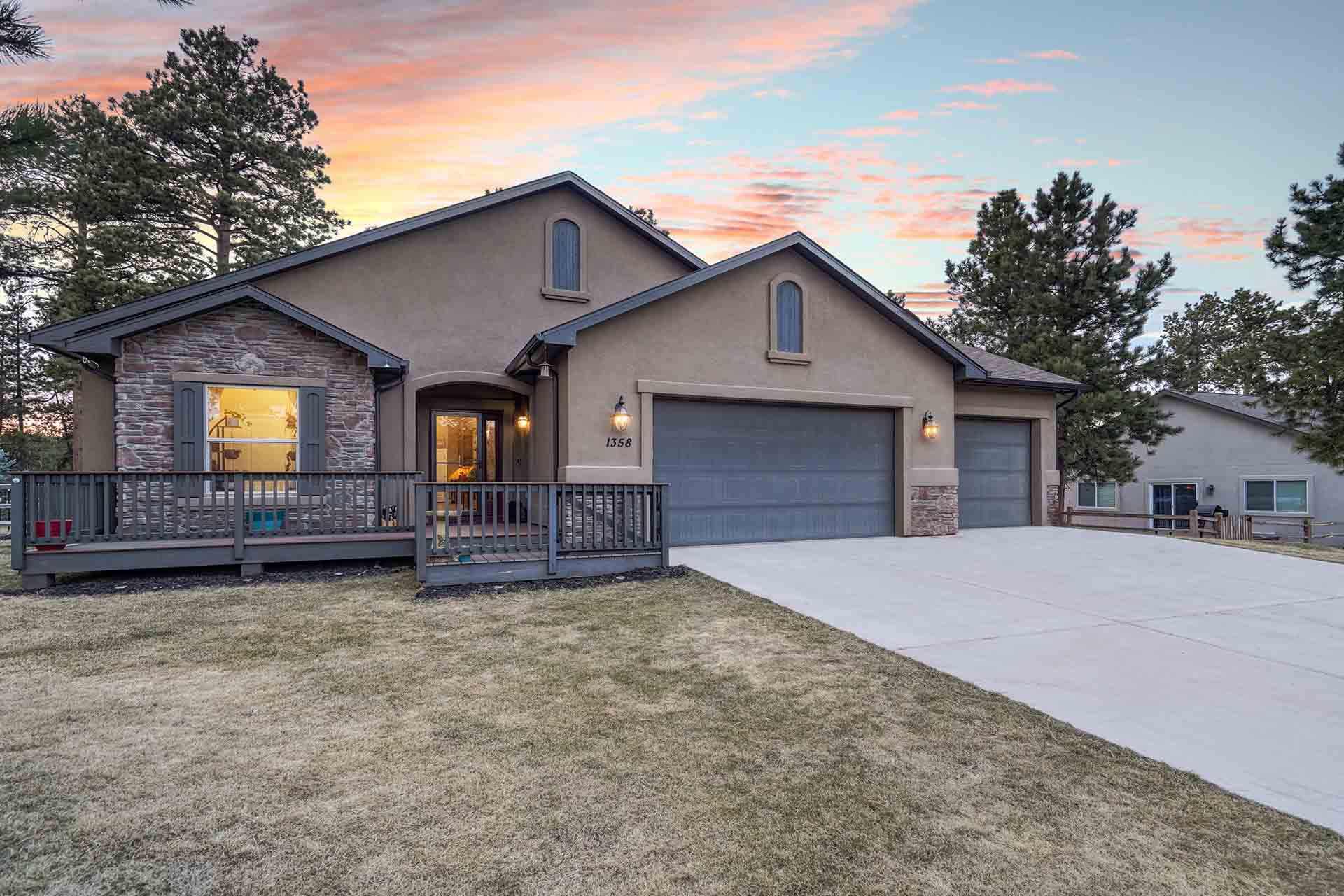 1358 Ridgestone Dr presented by Thetford Team Real Estate FēD