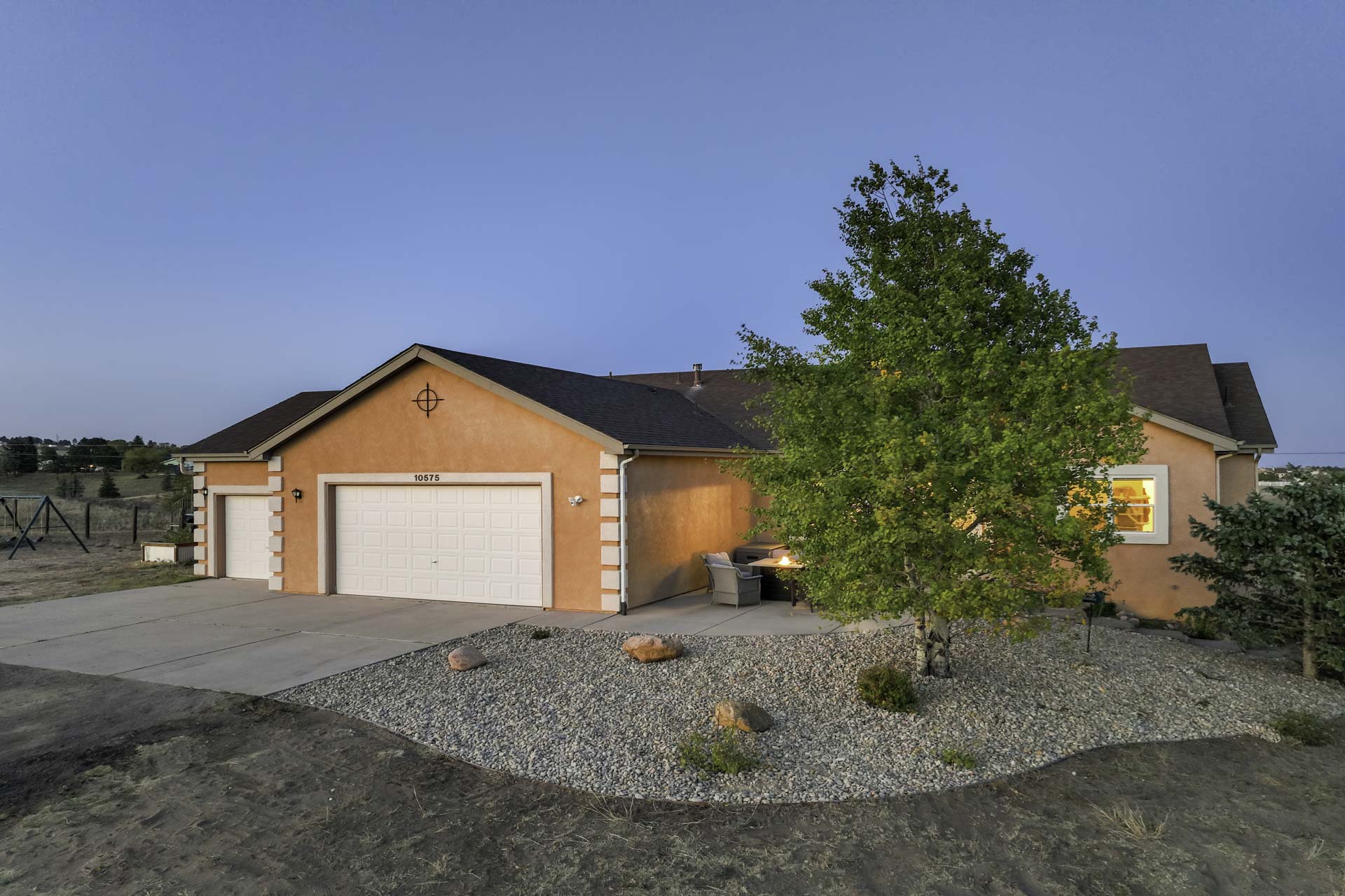 10575 Snowbrush Dr presented by Nicole Jacobs FēD
