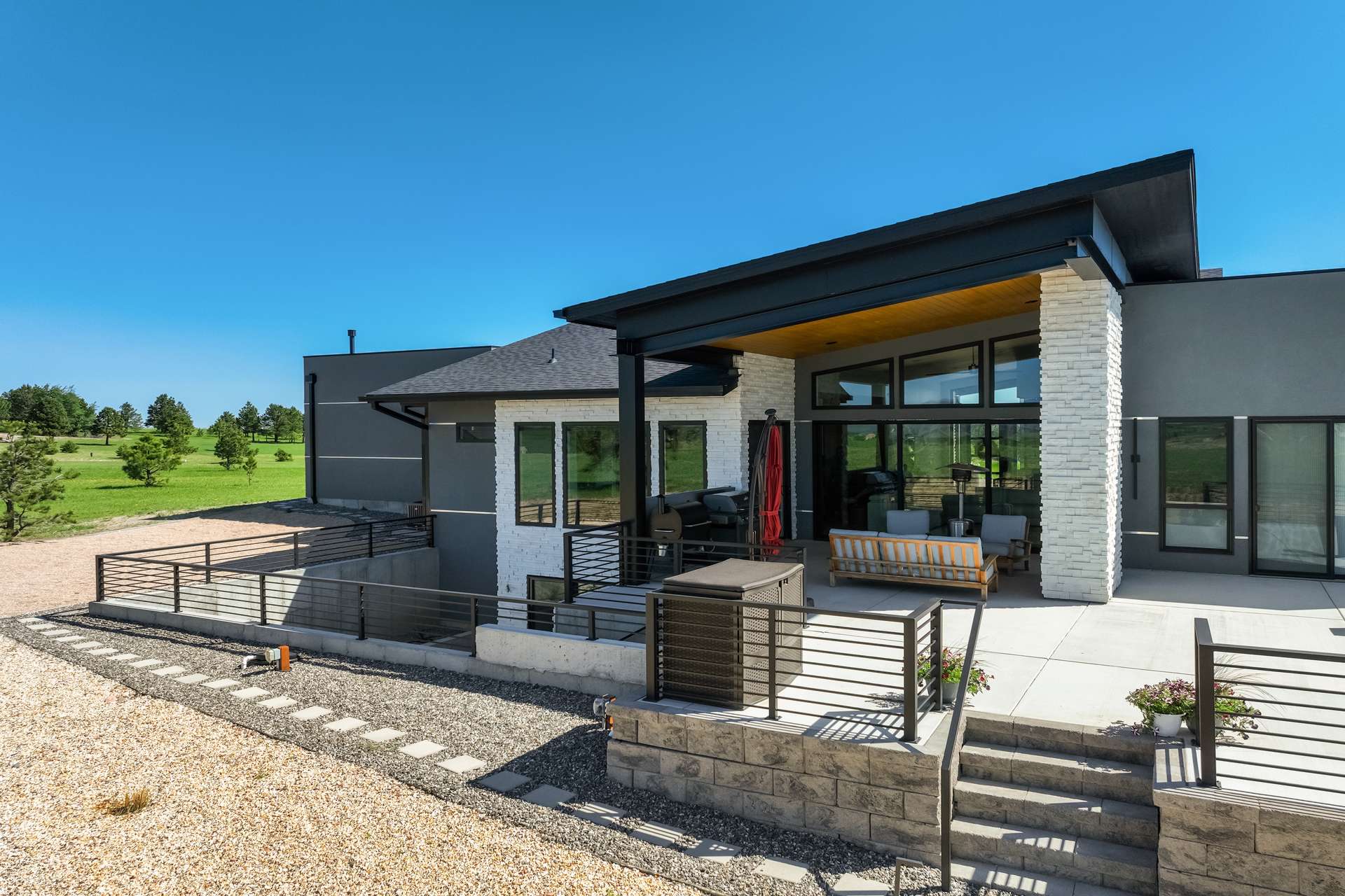 4257 Silver Nell Dr presented by Genesis Group – FēD