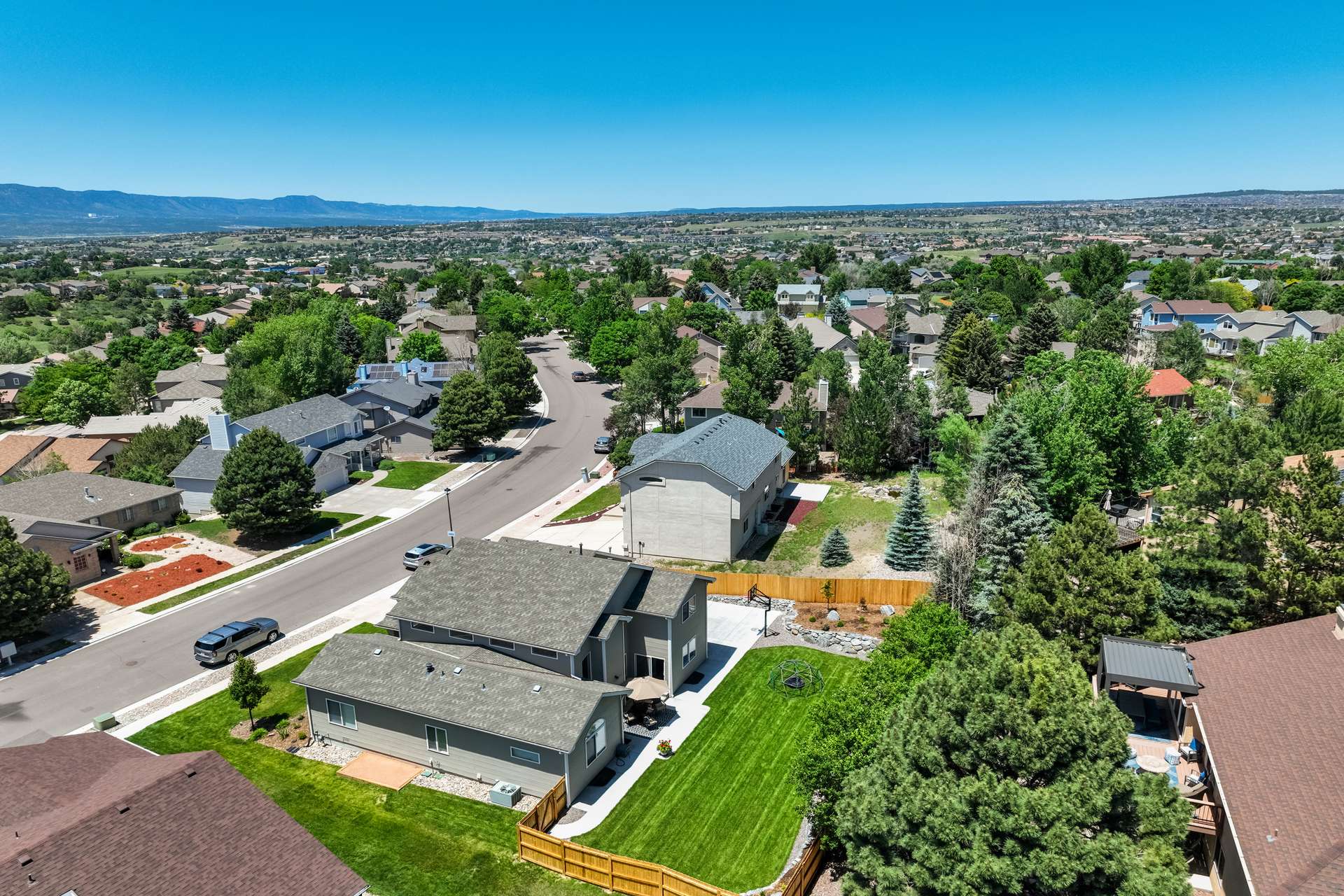 5455 Saddle Rock Rd presented by Genesis Group – FēD